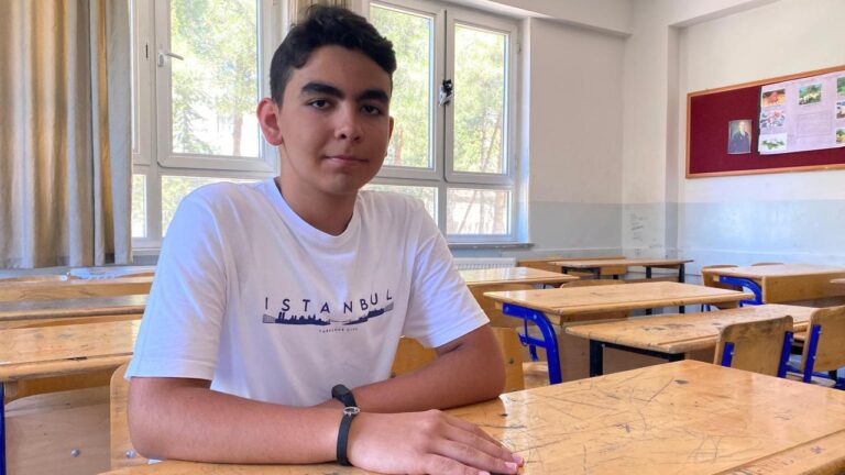 Ebrar Siteleri’nde depremde sağ kurtuldu, LGS birincisi oldu