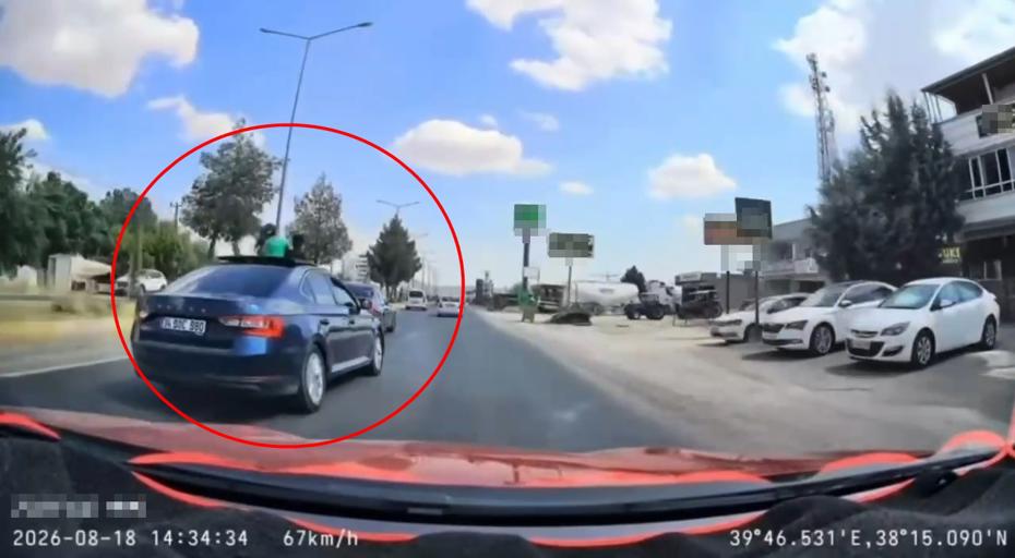 Trafikte Makas Atan Sürücünün Çocuklara Yaptığı Tehlikeli Yolculuk Kameralara Yansıdı