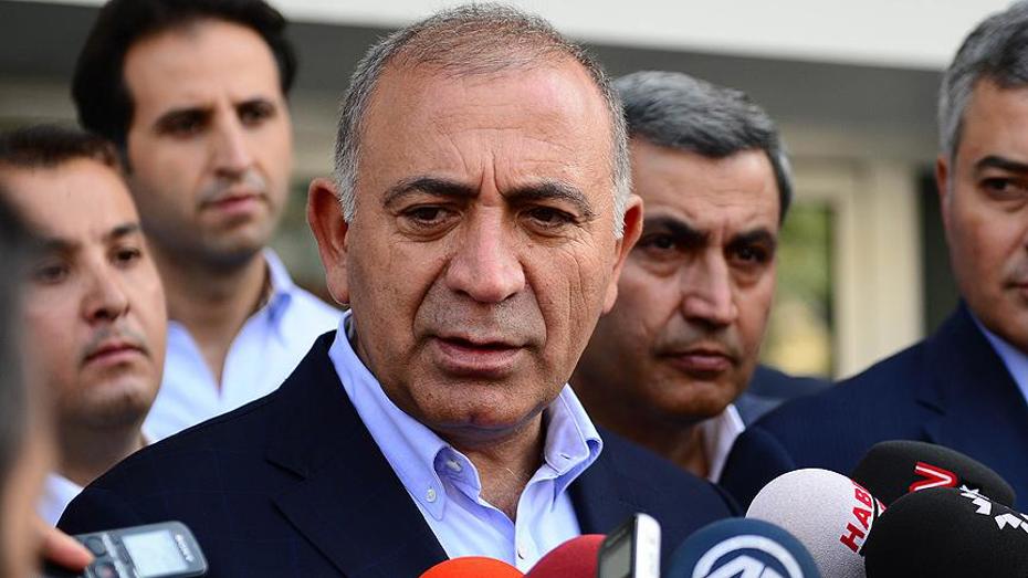 CHP İstanbul İl Kongresi'nde önemli gelişme: Tedbir kararı kaldırıldı ve Gürsel Tekin'in görevi sona erdi