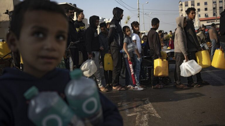 BM: Gazze’de sıcaklık ve kirlilik nedeniyle su yoluyla bulaşan hastalıklar yayılıyor