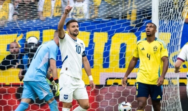 Sırbistan, İsveç'i 3 golle geçti