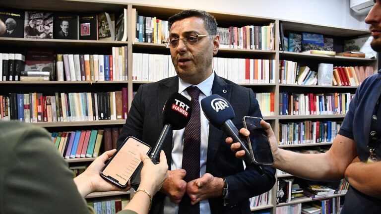 Engelli Milletvekili Serkan Bayram'ın hayatını konu alan “Buğday Tanesi” filmi Üsküp'te gösterildi