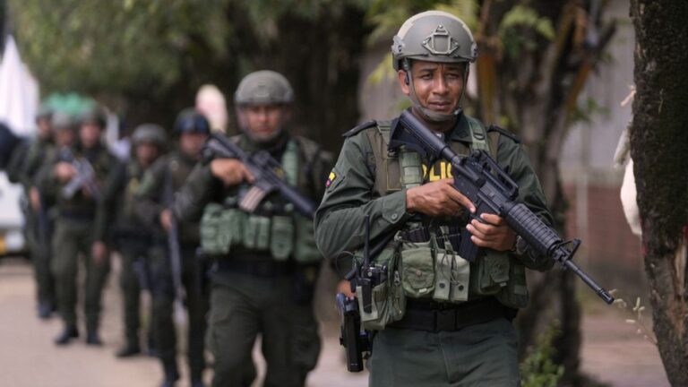 Kolombiya Devlet Başkanı Gustavo Petro şiddet nedeniyle olağanüstü hal ilan etti