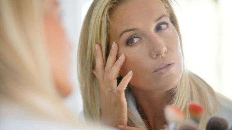 Yaşlanmanın cilt üzerindeki etkilerini önleyebilir miyiz?