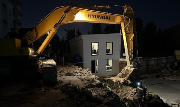 İstanbul’da Yol Çöktü: Sokak trafiğe kapandı – Türkiye haberlerini kırdı