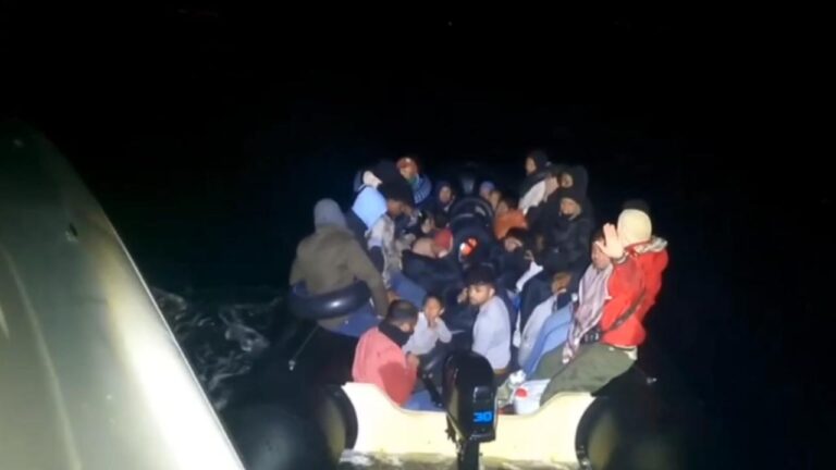 İzmir kıyılarında 31 düzensiz göçmen yakalandı