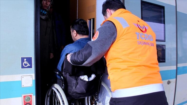YHT istasyonlarında “turuncu masa” engelleri ortadan kaldırır