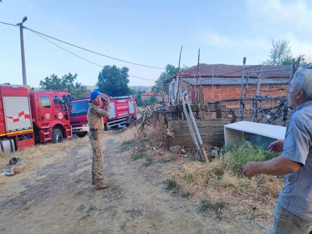 Tekirdağ'da orman yangını! Alevler tarafından tehdit edilen bir mahalle boşaltıldı 2