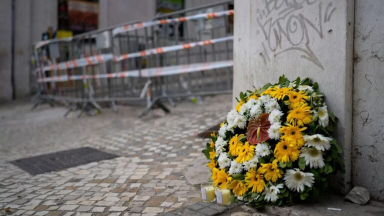 Portekiz polisi, Lizbon'da bir füniküler kazada ölenlerin çoğunun yabancı olduğunu duyurdu.