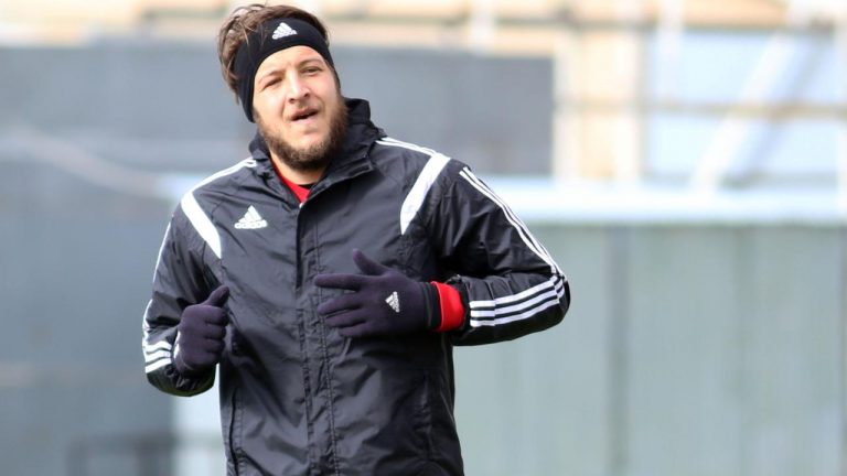 Eski futbolcu Batuhan Karadeniz’e yasa dışı bahisten kırmızı uyarı kararı