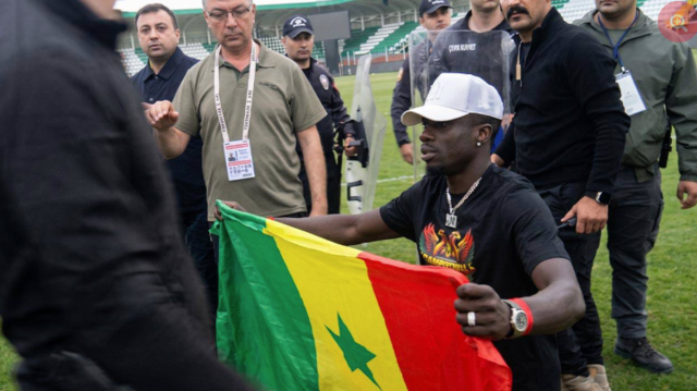 Kutlamalarda gerginlik! Amedspor’un golcüsü Mbaye Diagne’ye polis müdahalesi