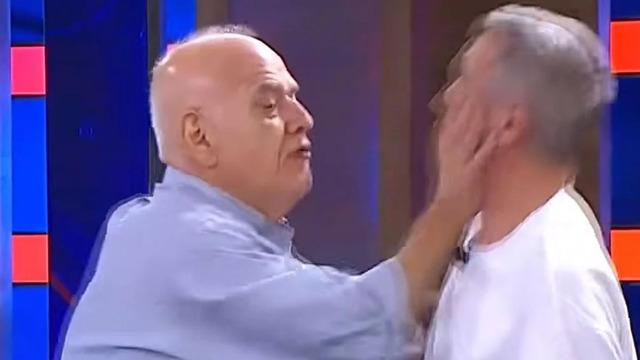 Ahmet Çakar’la Abdülkerim Durmaz arasında yaşananlar sosyal medyada gündem oldu!