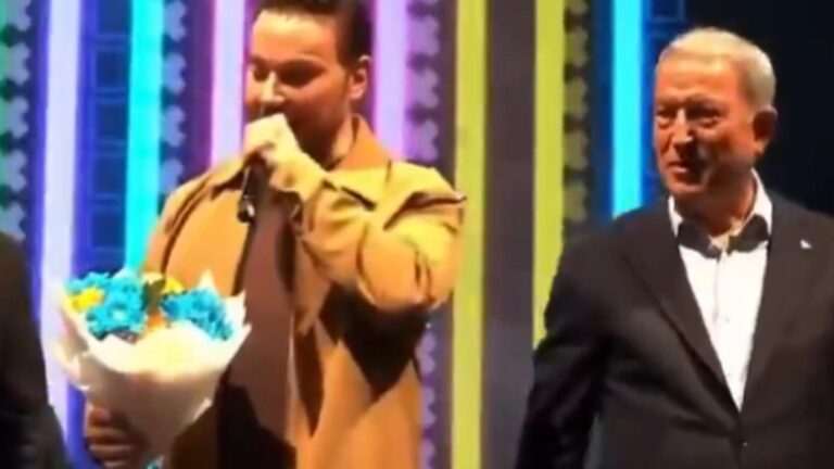 Talihsiz kaza! Sinan Akçıl Hulusi Akar’ın yüzüne yanlışlıkla çarptı